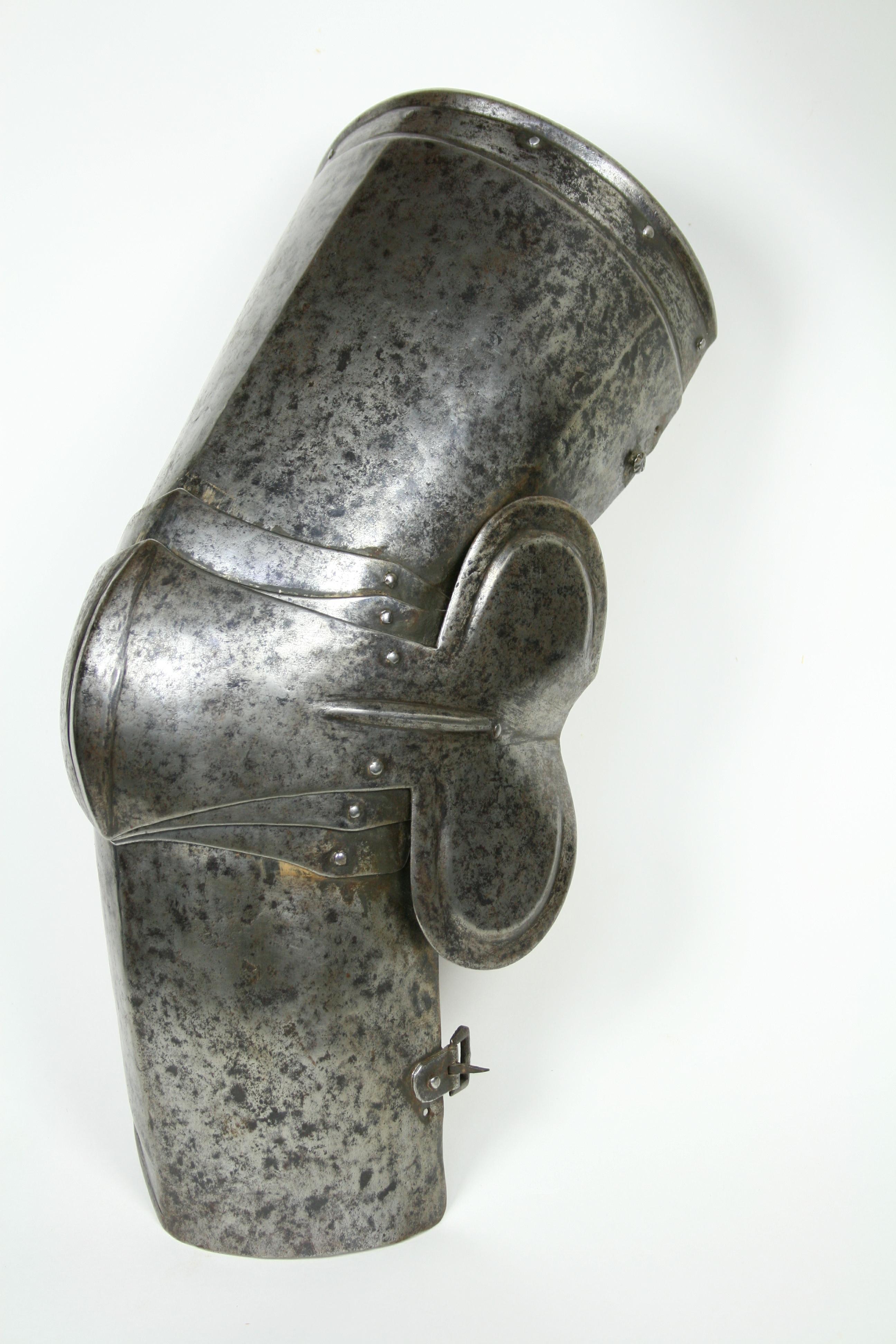 Cuisse for the left leg
