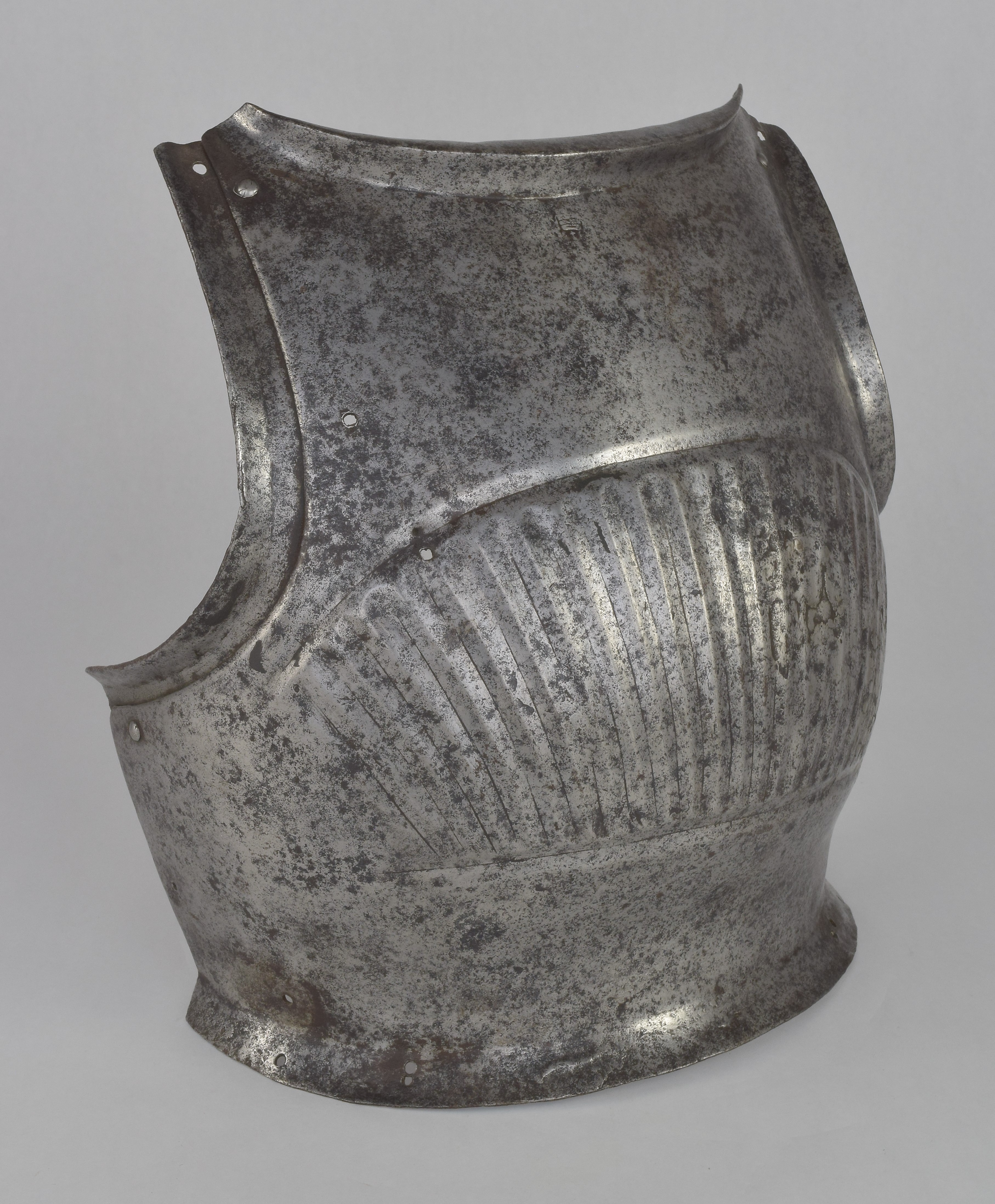 Breast plate shape